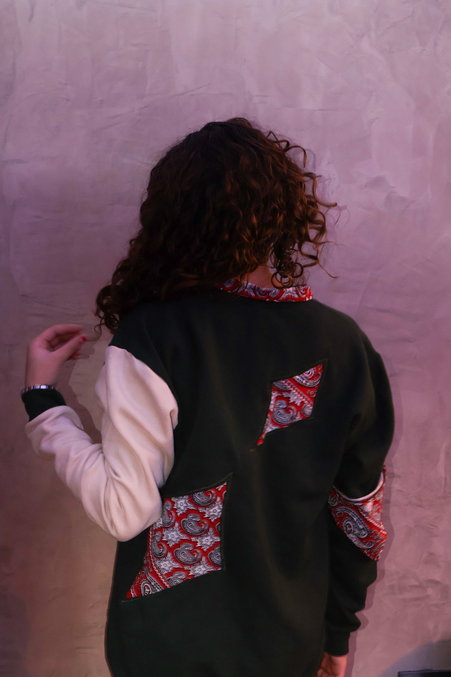 Paliacate neck pull over